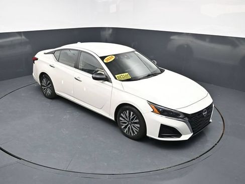 Used 2025 Nissan Altima 2.5 SV FWD image 31