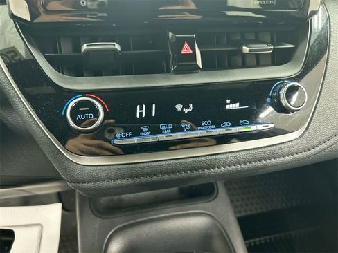 Used 2022 Toyota Corolla SE image 16