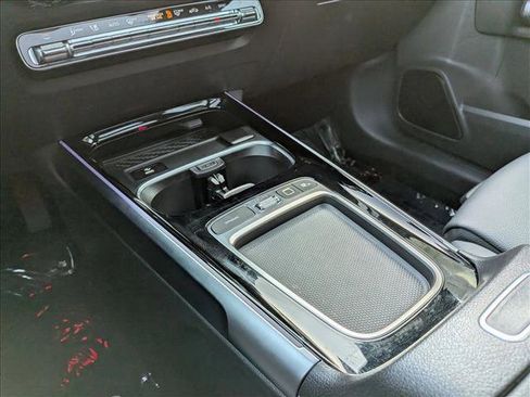 Used 2025 Mercedes-Benz GLB 250 GLB 250 image 12