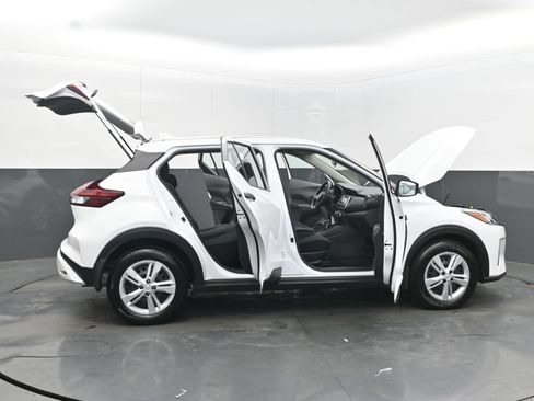 Certified 2025 Nissan Kicks Play S image 44