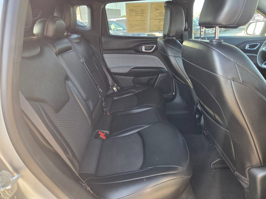 Used 2024 Jeep Compass Latitude AWD/4WD image 17