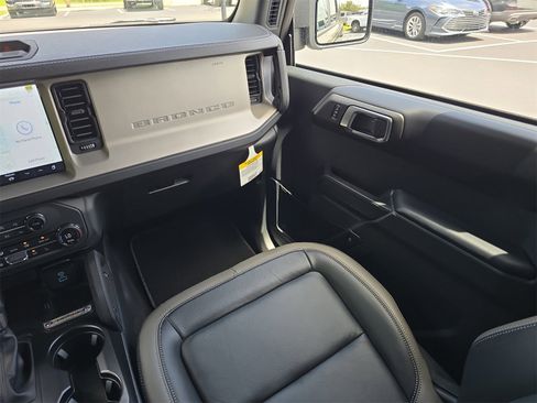 New 2025 Ford Bronco Outer Banks w/ Sasquatch Package image 11