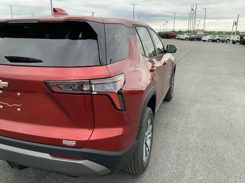 New 2026 Chevrolet Equinox LT w/ Convenience Package II FWD image 18