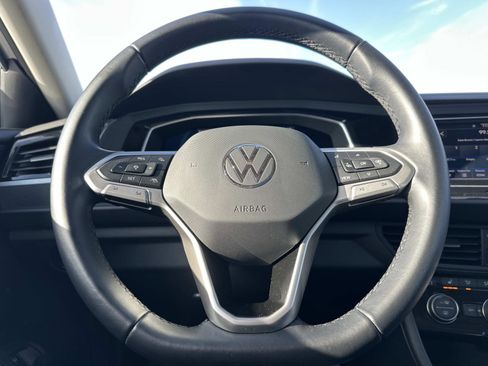 Used 2022 Volkswagen Jetta SE w/ Panoramic Sunroof Package image 21