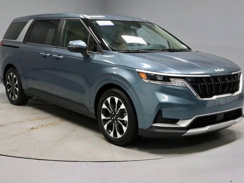 Used 2023 Kia Carnival EX FWD image 1