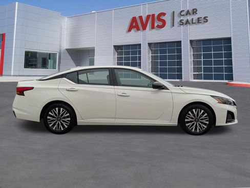 Used 2025 Nissan Altima 2.5 SV FWD image 5