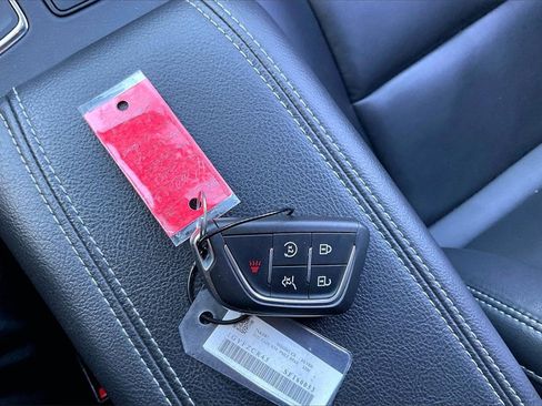 Used 2025 Cadillac XT4 Premium Luxury image 10