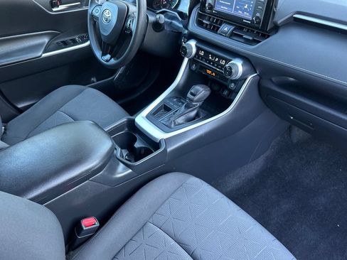 Used 2020 Toyota RAV4 XLE w/ All Weather Liner Package FWD image 19