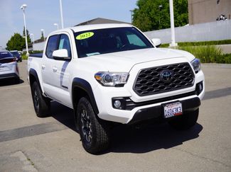 Used 2022 Toyota Tacoma TRD Off-Road w/ Black Out Package (TMS) AWD/4WD video 1
