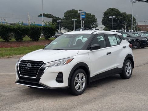 New 2025 Nissan Kicks Play S FWD image 7