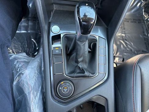 Used 2024 Volkswagen Tiguan SE image 17