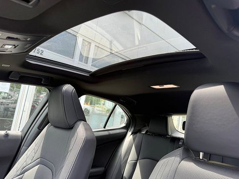 Used 2024 Lexus UX 250h F Sport FWD image 10