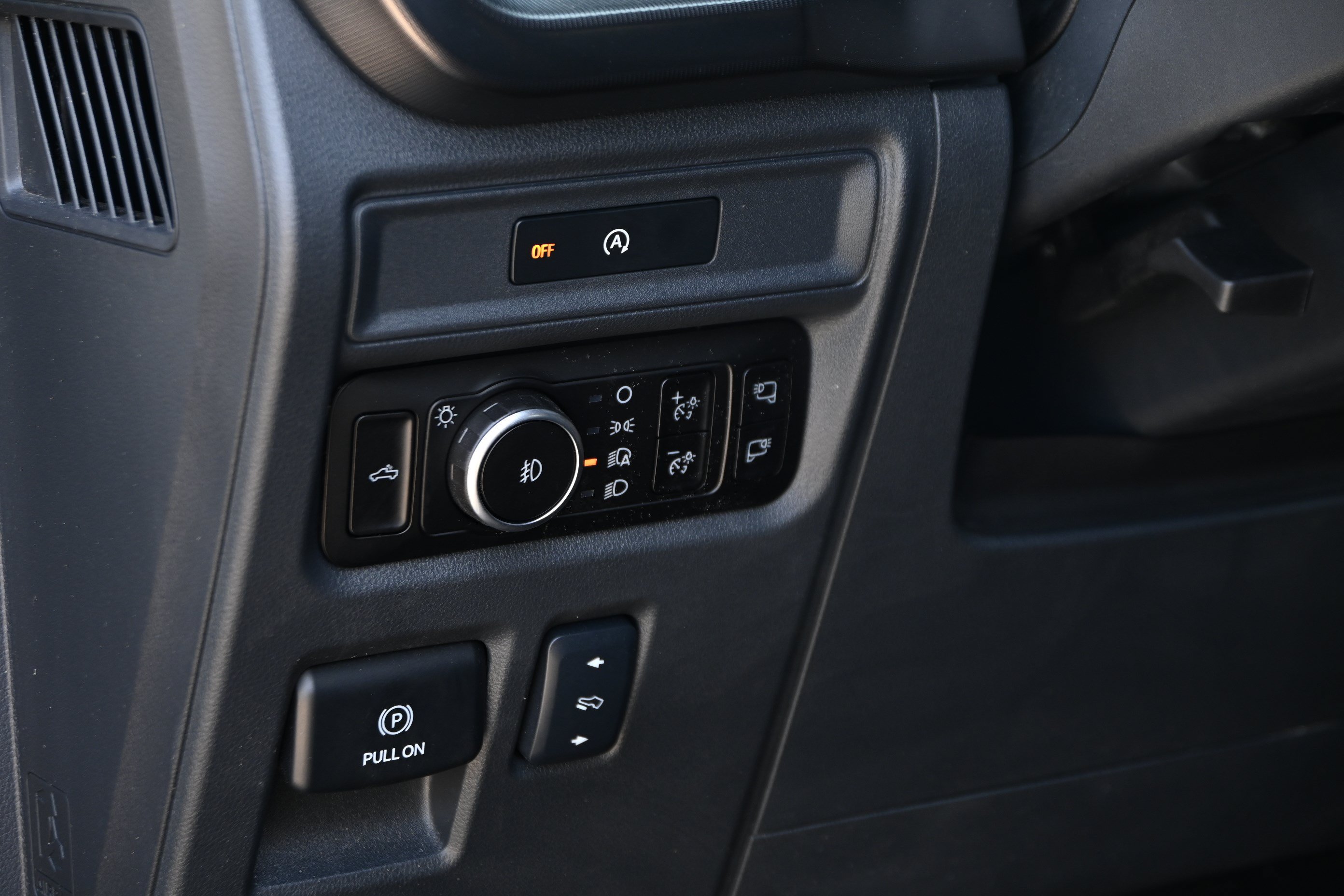 Used 2025 Ford F150 Lariat AWD/4WD image 29