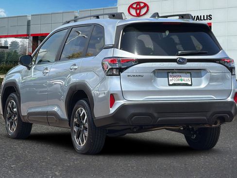 Used 2025 Subaru Forester Premium AWD/4WD image 6
