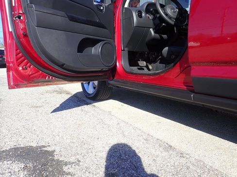 Used 2013 Jeep Compass Sport image 8