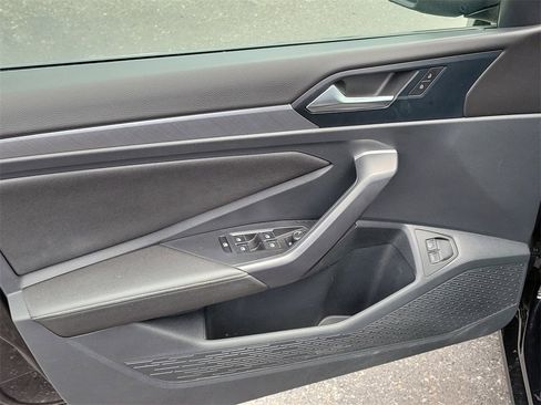 Used 2024 Volkswagen Jetta SE image 16