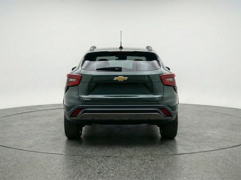 Used 2025 Chevrolet Trax LT FWD image 7