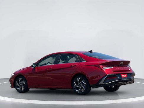 Used 2024 Hyundai Elantra Limited FWD image 3