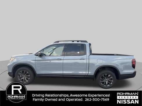 Used 2024 Honda Ridgeline Sport image 2