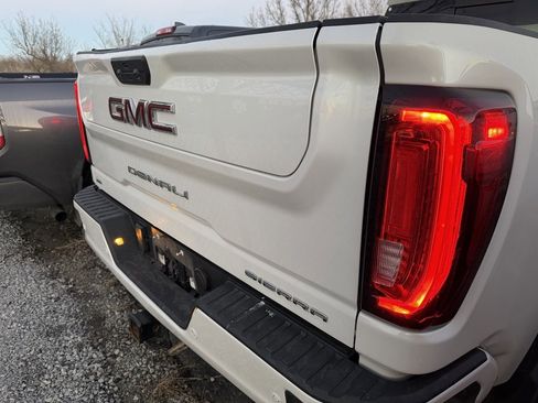 Used 2023 GMC Sierra 2500 Denali w/ Denali Ultimate Package image 8