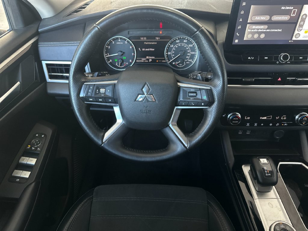 Used 2025 Mitsubishi Outlander SE FWD image 13