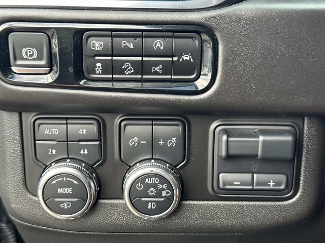 Used 2025 GMC Yukon AT4 Ultimate AWD/4WD image 30