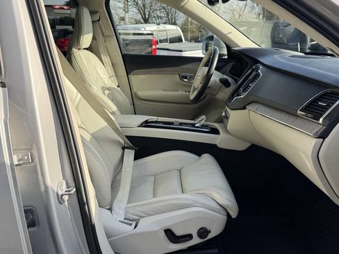 Used 2023 Volvo XC90 T8 Ultimate w/ Lounge Package image 17