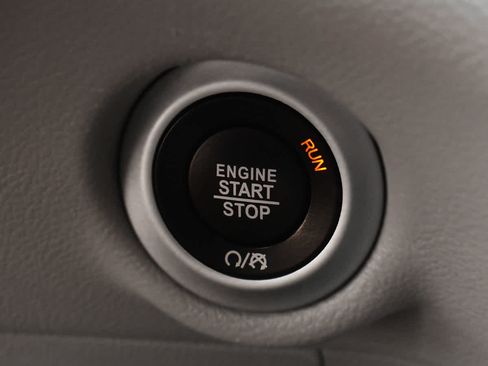 Used 2023 Chrysler Voyager LX FWD image 16