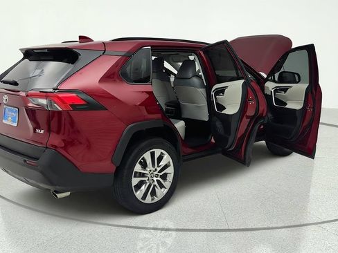 Used 2021 Toyota RAV4 XLE Premium FWD image 34
