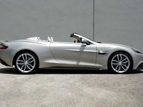 Used 2016 Aston Martin Vanquish Volante RWD image 10