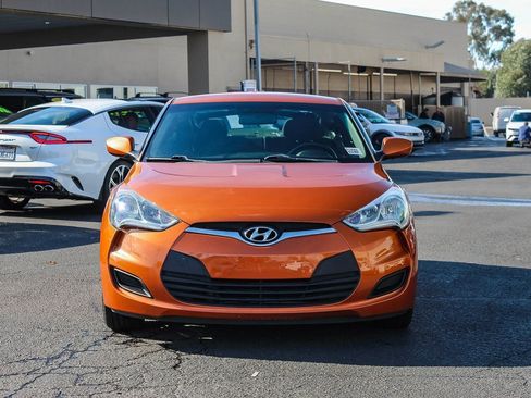 Used 2016 Hyundai Veloster image 2