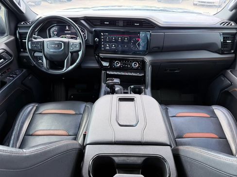 Used 2022 GMC Sierra 1500 AT4 w/ Technology Package AWD/4WD image 11