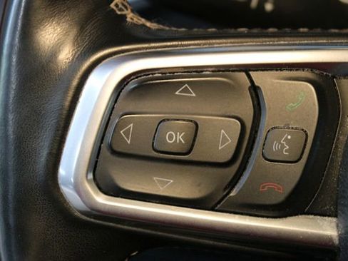 Used 2019 Jeep Wrangler Unlimited Sahara w/ Dual Top Group AWD/4WD image 14