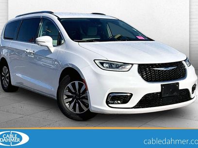 Used 2021 Chrysler Pacifica Touring-L