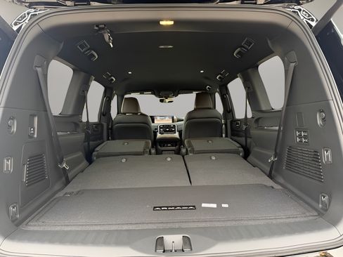 Used 2026 Nissan Armada SL w/ Captain's Chari Seat Package AWD/4WD image 12