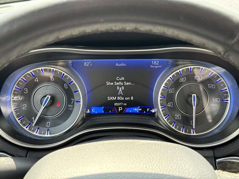 Used 2021 Chrysler 300 Touring L RWD image 8