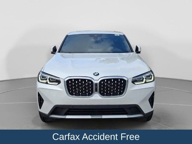 Used 2024 BMW X4 xDrive30i w/ Parking Assistance Package AWD/4WD image 3