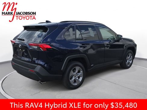 Used 2025 Toyota RAV4 XLE image 9