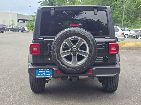 Used 2019 Jeep Wrangler Unlimited Sahara AWD/4WD image 4