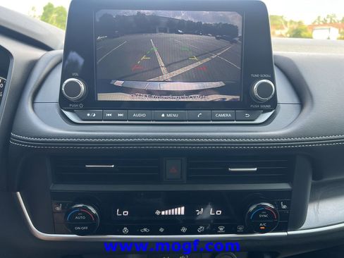 Used 2024 Nissan Rogue SV w/ SV Premium Package FWD image 8