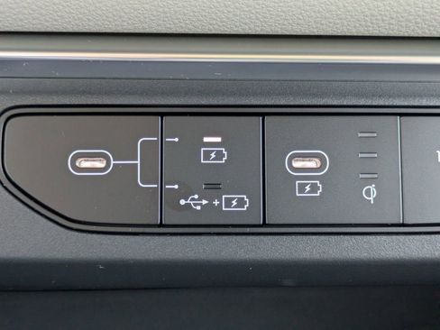 Used 2025 Kia Carnival SX w/ SX Dark Edition Package image 23