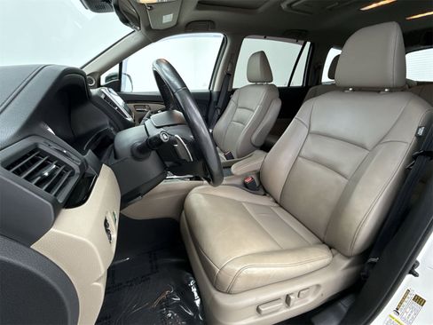 Used 2016 Honda Pilot Touring image 10