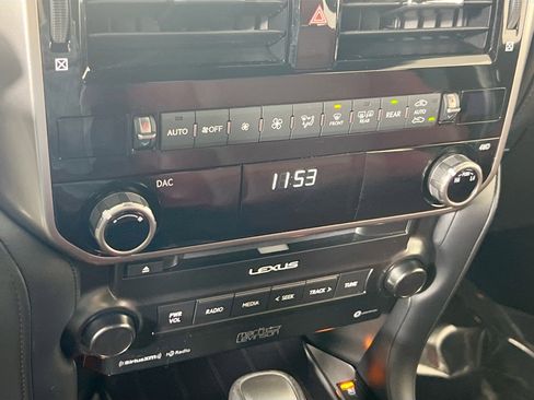 Used 2023 Lexus GX 460 Premium image 16