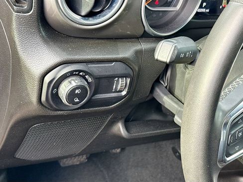 Used 2023 Jeep Gladiator Overland AWD/4WD image 11