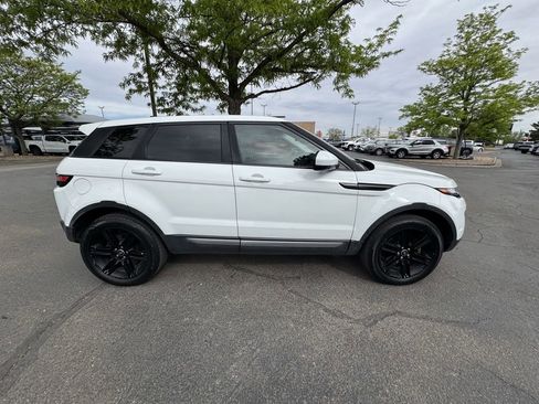 Used 2018 Land Rover Range Rover Evoque SE image 3