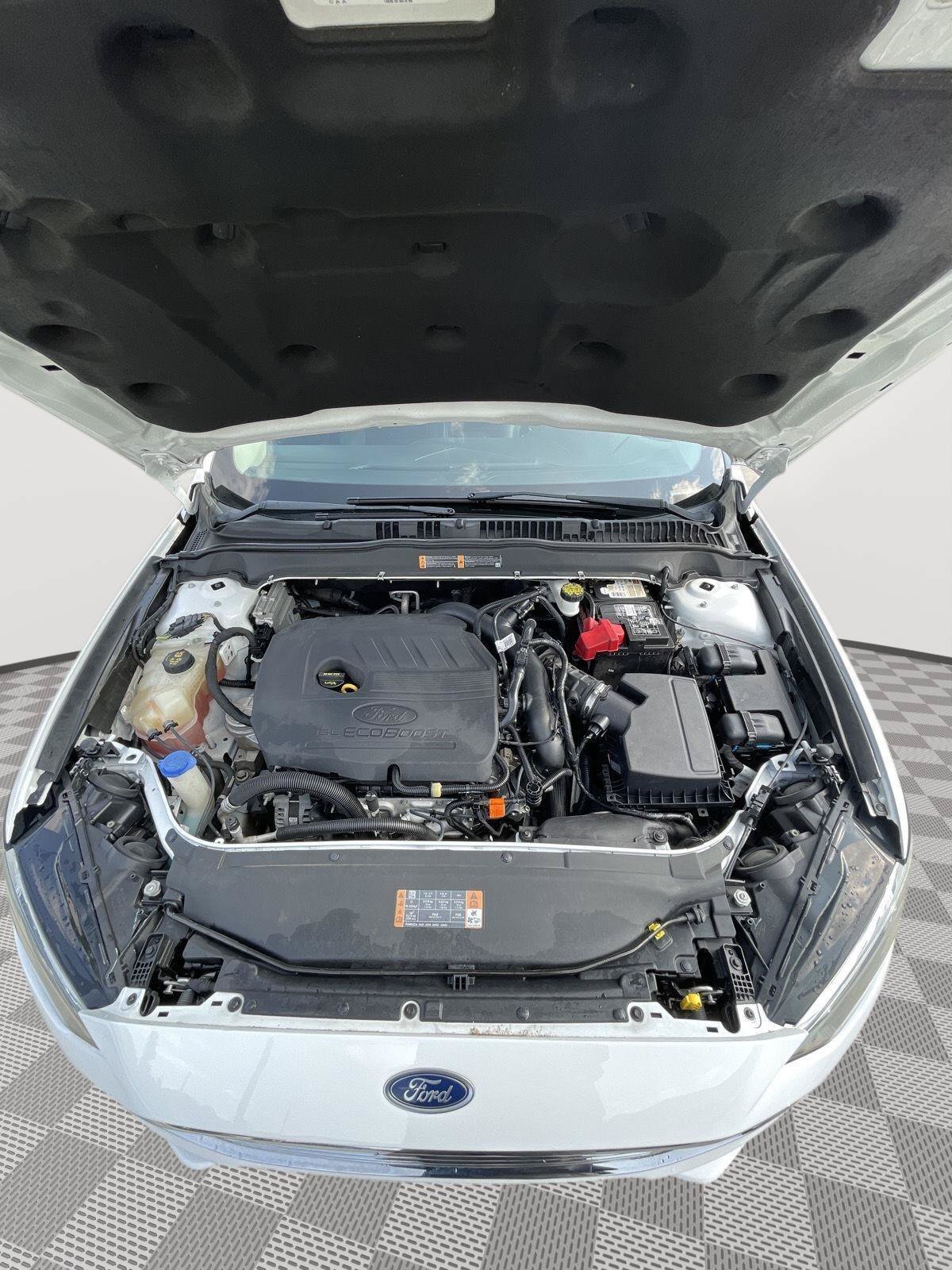 Used 2018 Ford Fusion SE w/ Equipment Group 201A FWD image 8