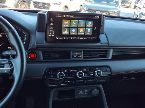 Used 2025 Honda Pilot TrailSport image 17