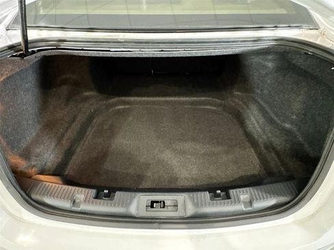 Used 2017 Ford Taurus SEL FWD image 16