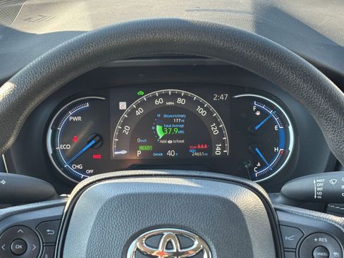 Used 2025 Toyota RAV4 LE image 33
