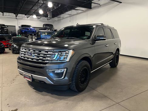 Used 2019 Ford Expedition Limited w/ Equipment Group 301A AWD/4WD image 7